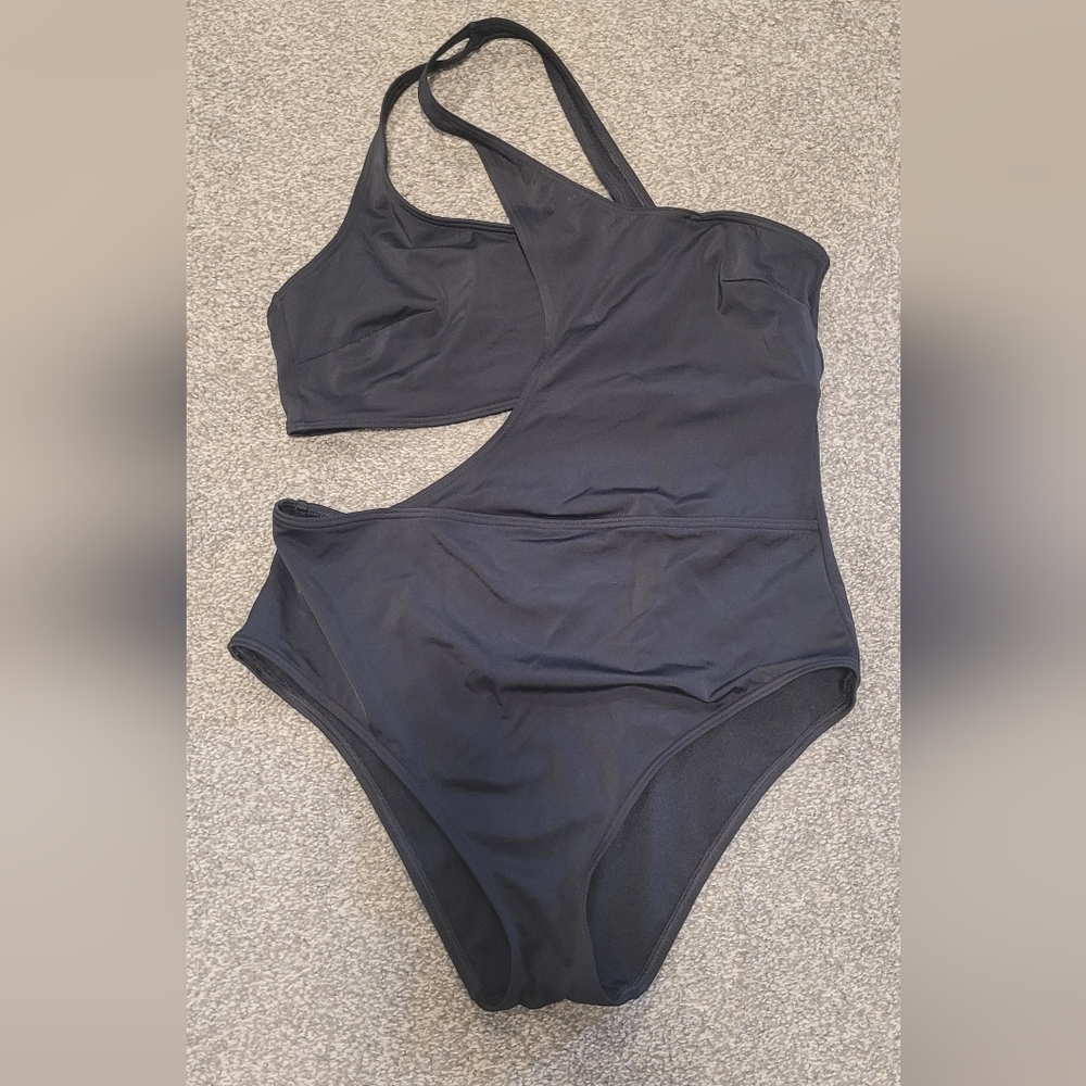 Classic Black One-Shoulder Women’s Swimsuit